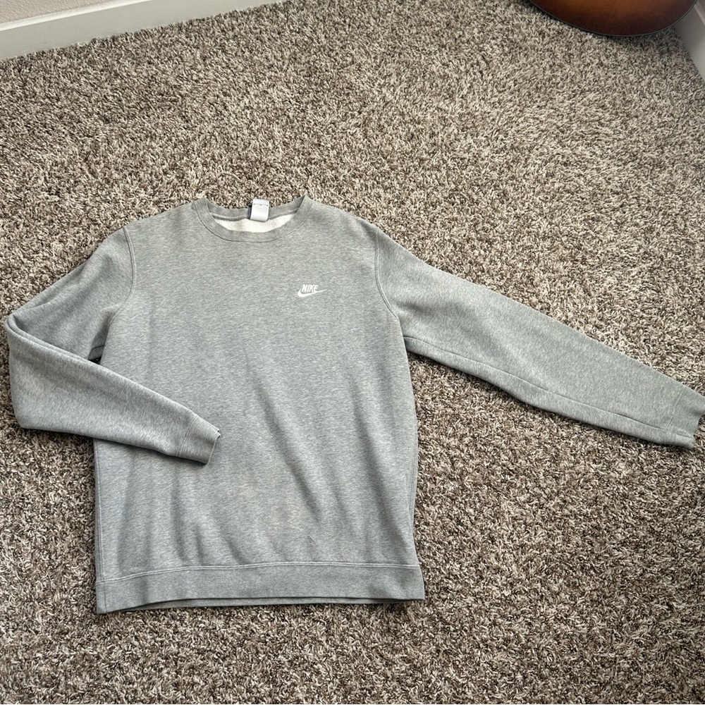 Nike Men's Light Gray Crewneck Sweater